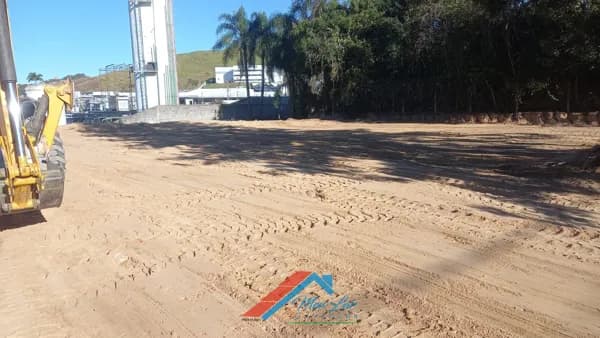 Maravilhoso terreno amplo na Zona Leste