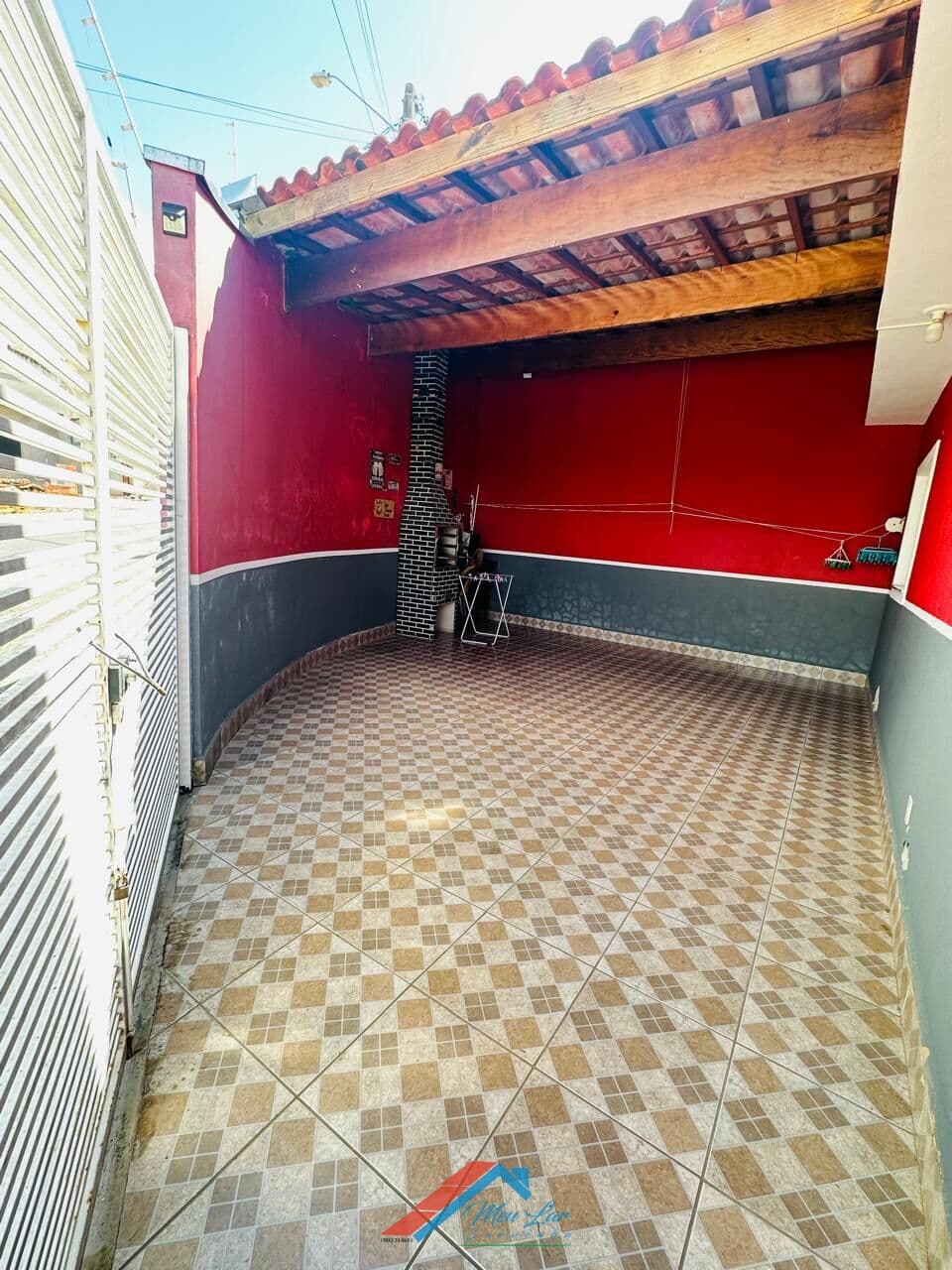BELA CASA DE ESQUINA COM ÓTIMO CUSTO X BENEFÍCIO!