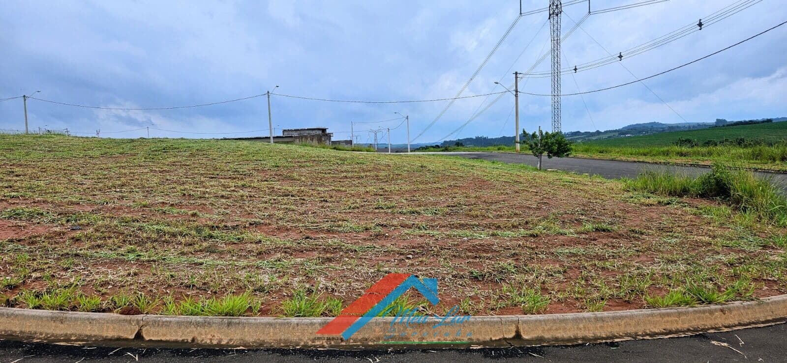 Lindo terreno de esquina em residencial planejado
