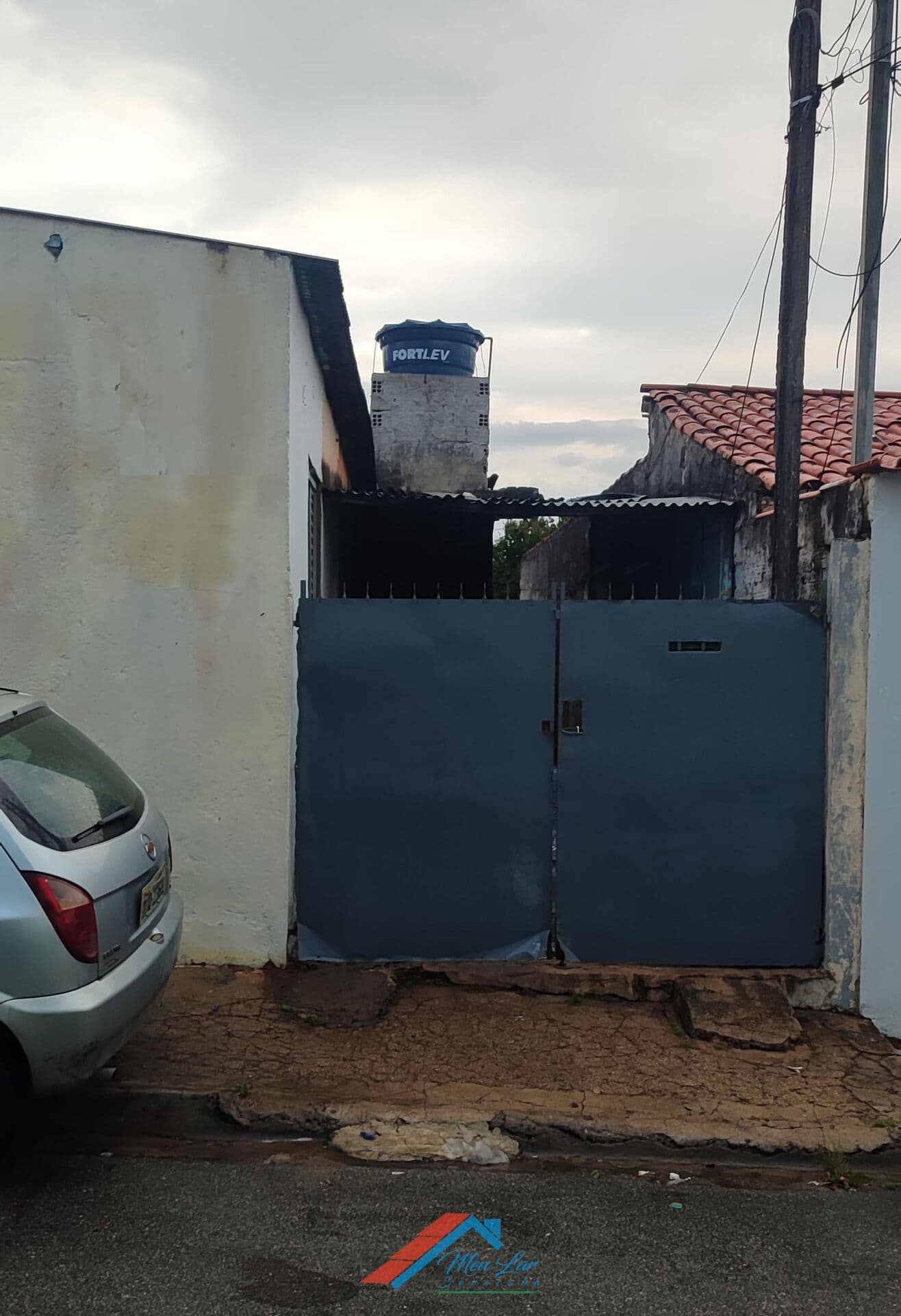 Casa simples em terreno amplo
