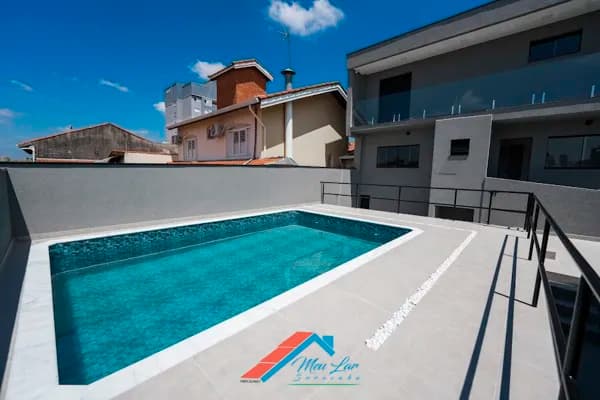 Sobrado com piscina em ótimo bairro!