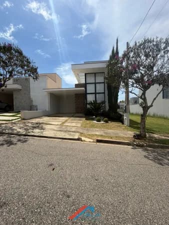 Linda Casa em Condomínio