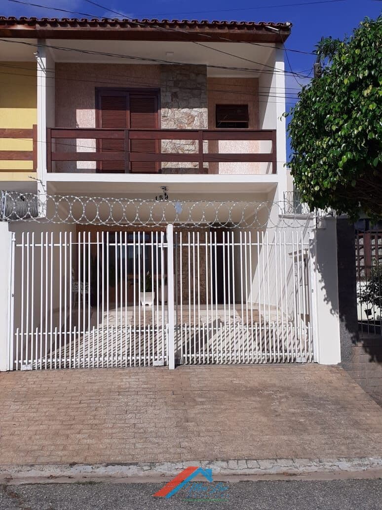 Belo sobrado em ótimo bairro