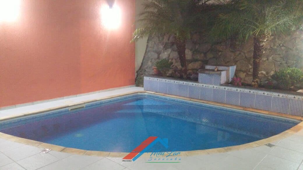Linda casa com piscina e amplo terreno