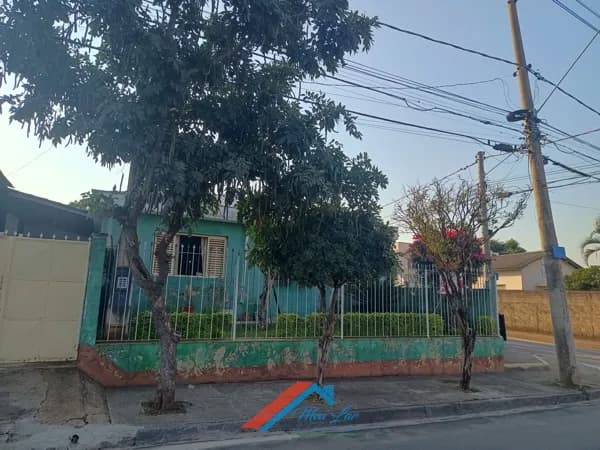 CASA COM TERRENO AMPLO
