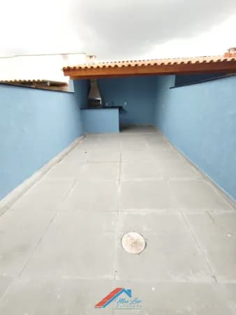 Sobrados amplos em bairro tranquilo