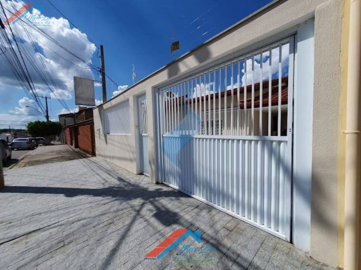 Imóvel com excepcional quintal na Zona Oeste