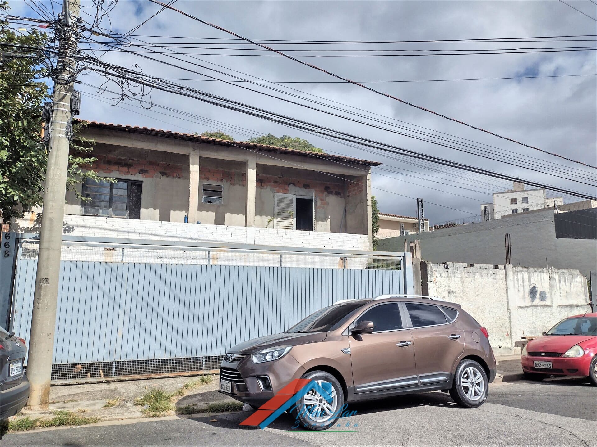 Casa simples em mega terreno e fácil acesso ao Centro