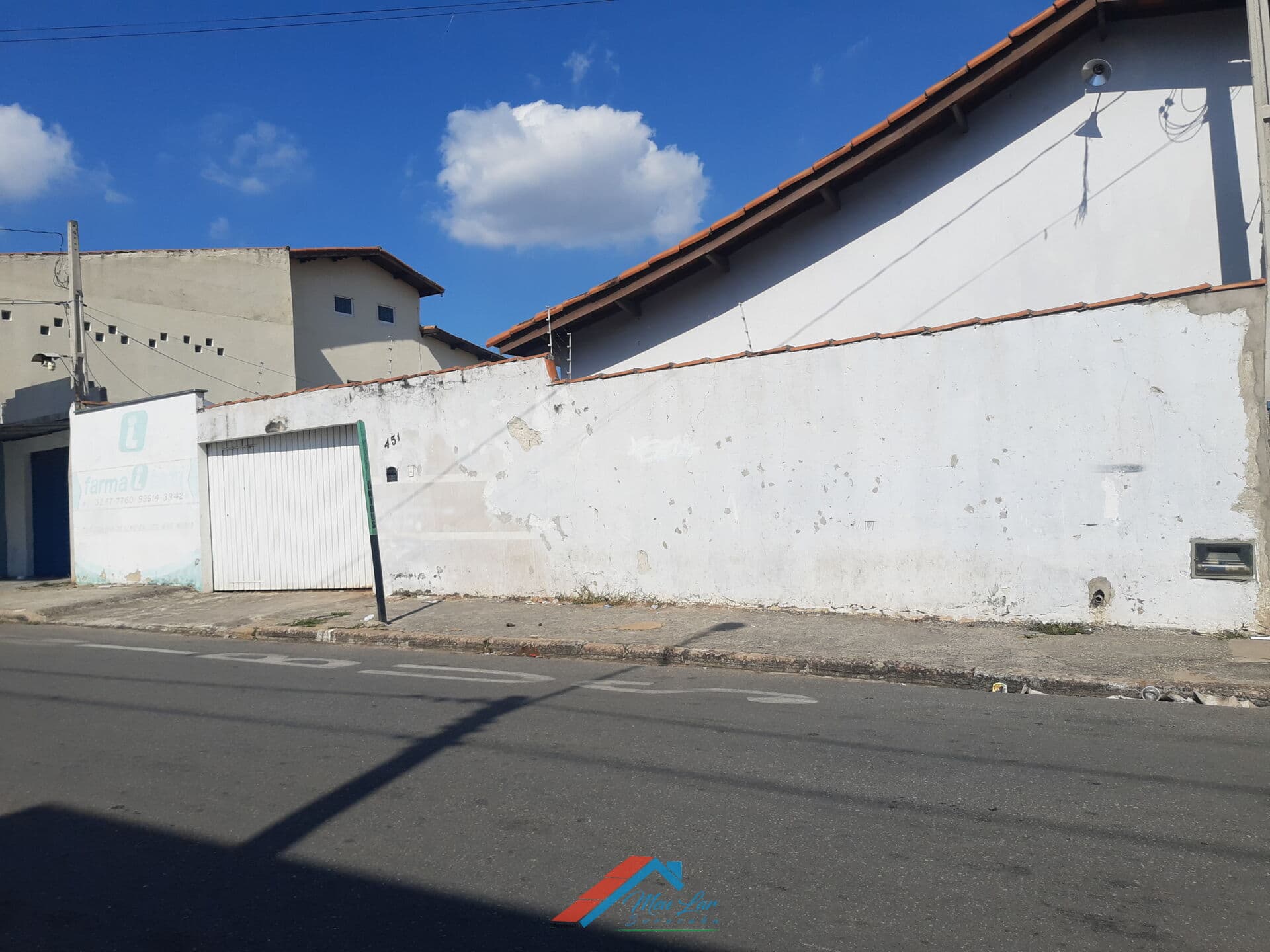 Casa ampla com salões comercias
