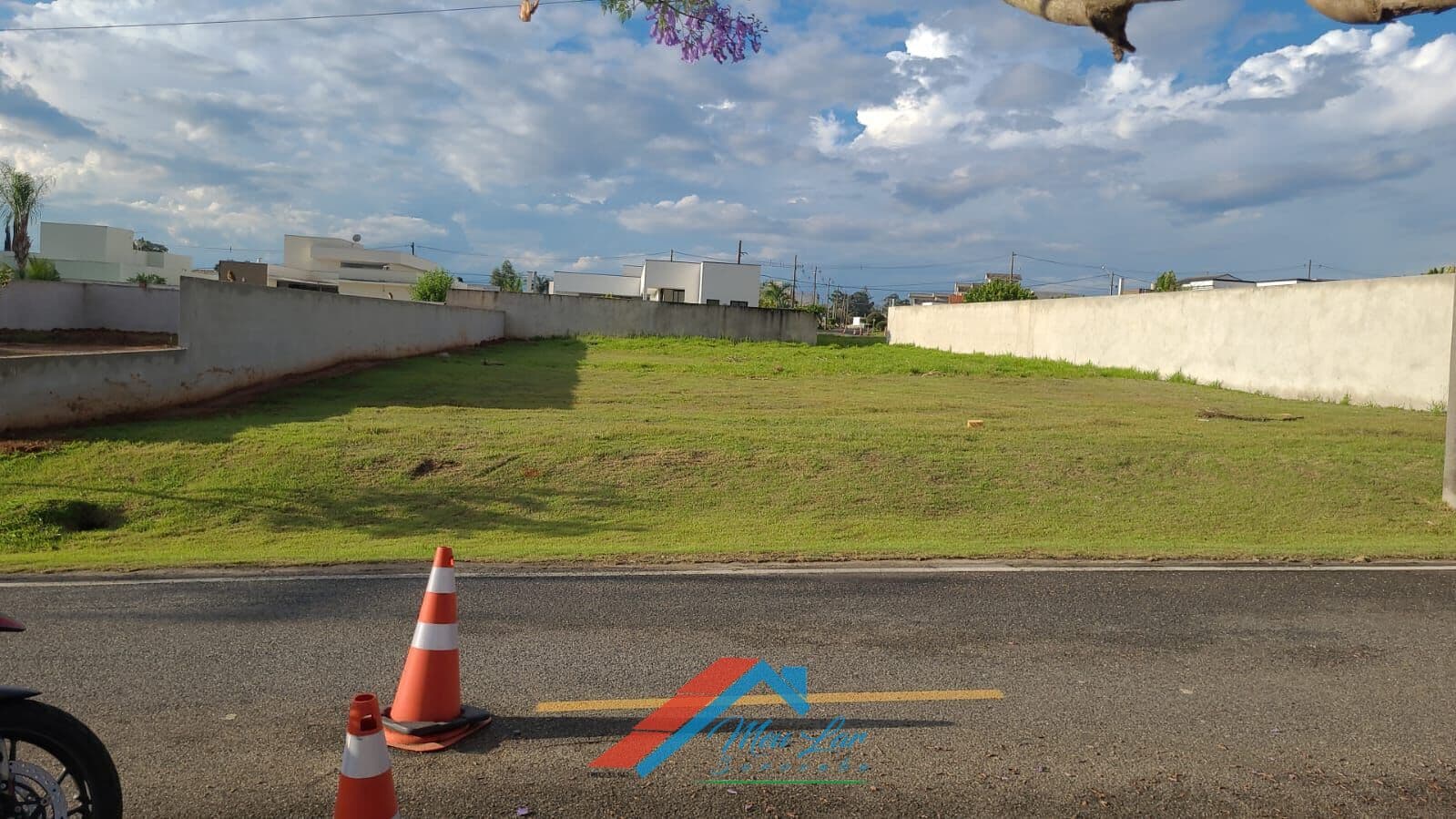 Terreno em Condomínio Fechado