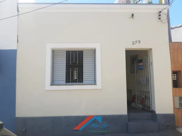 Casa térrea com ótimo quintal na Zona Leste