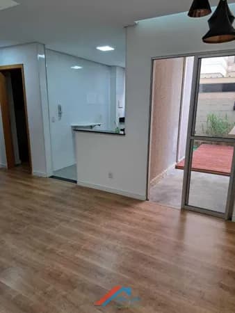 Belo imóvel com quintal próximo ao Campolim