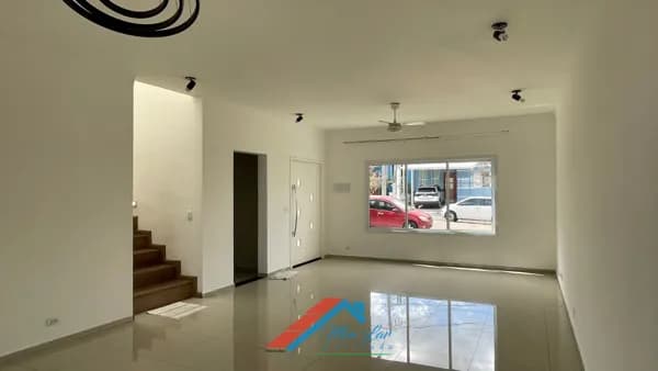 Bela Casa em Condomínio