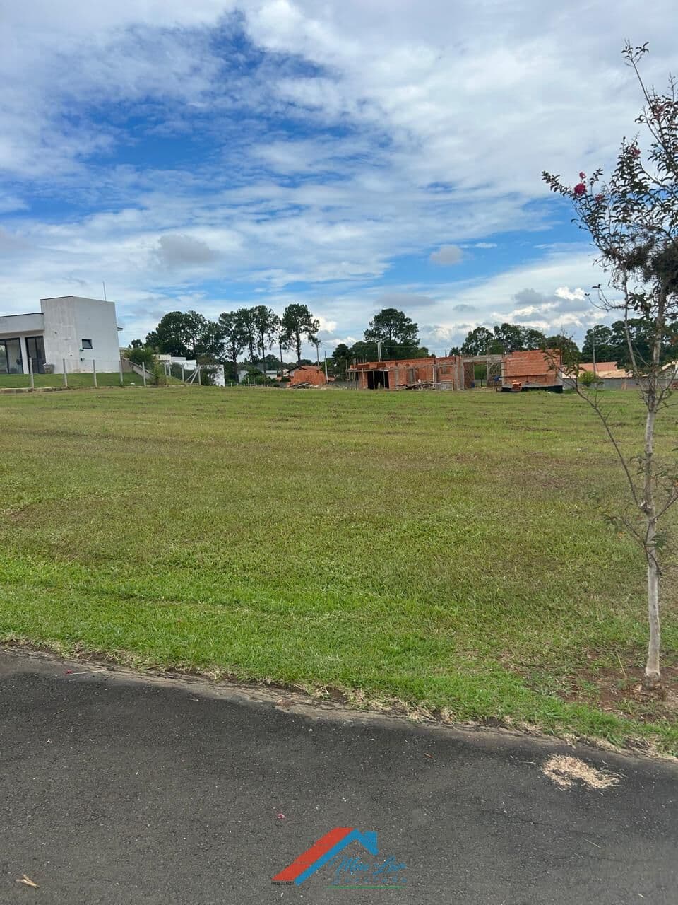 Terreno amplo em Residencial Fechado