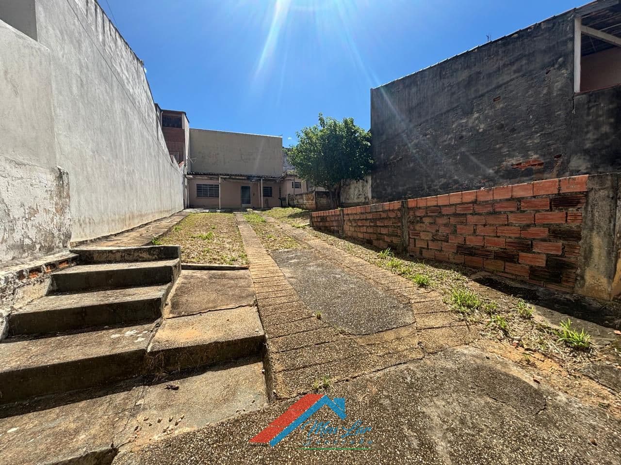 Terreno com casa edicula em ótimo bairro