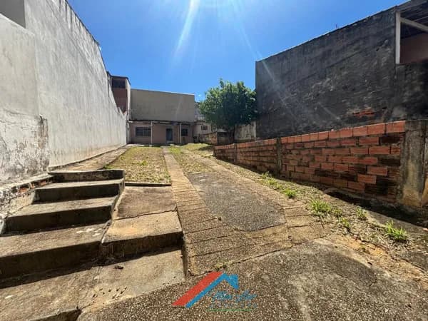 Terreno com casa edicula em ótimo bairro