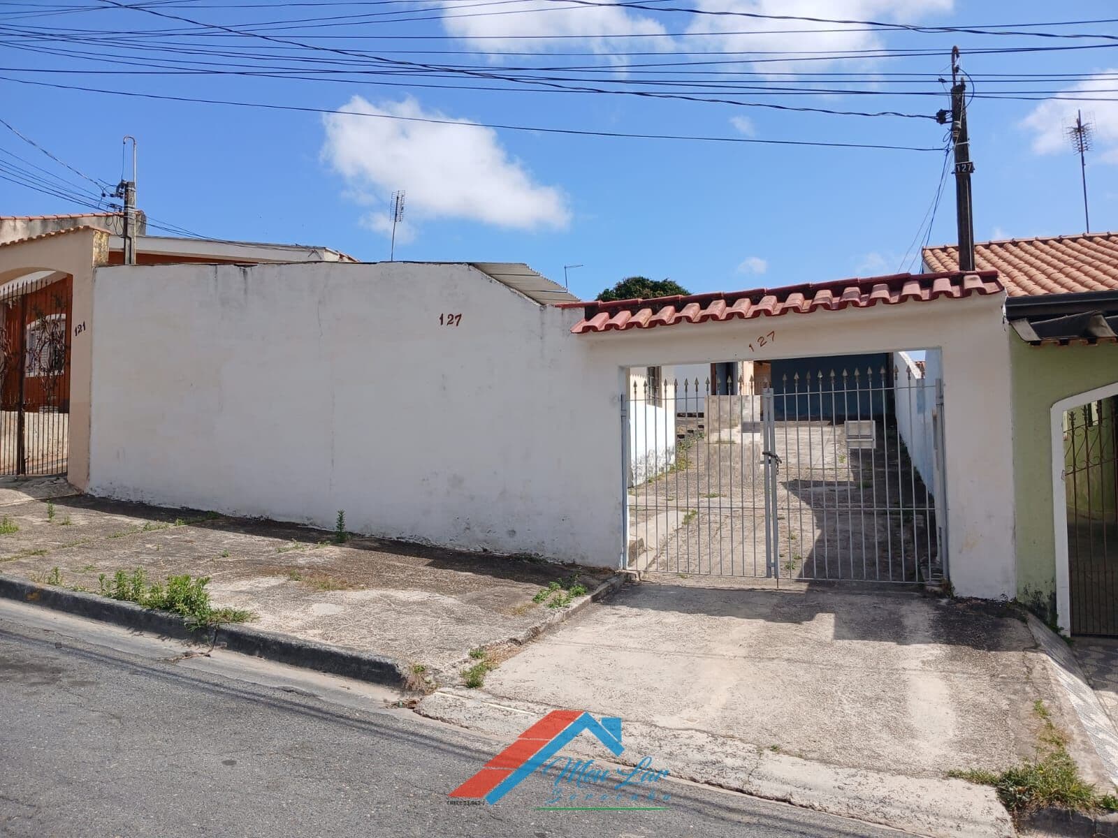 Casa simples em terreno amplo na Zona Leste de Sorocaba