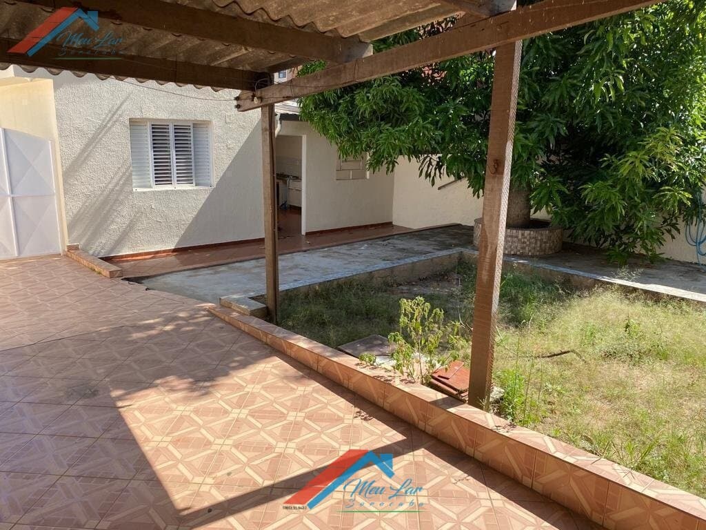 Casa com terreno amplo