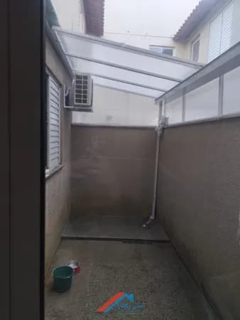 BELO APARTAMENTO COM QUINTAL PRIVATIVO!