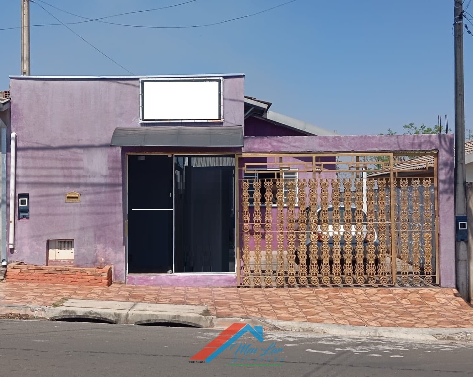 Casa térrea independente com ponto comercial