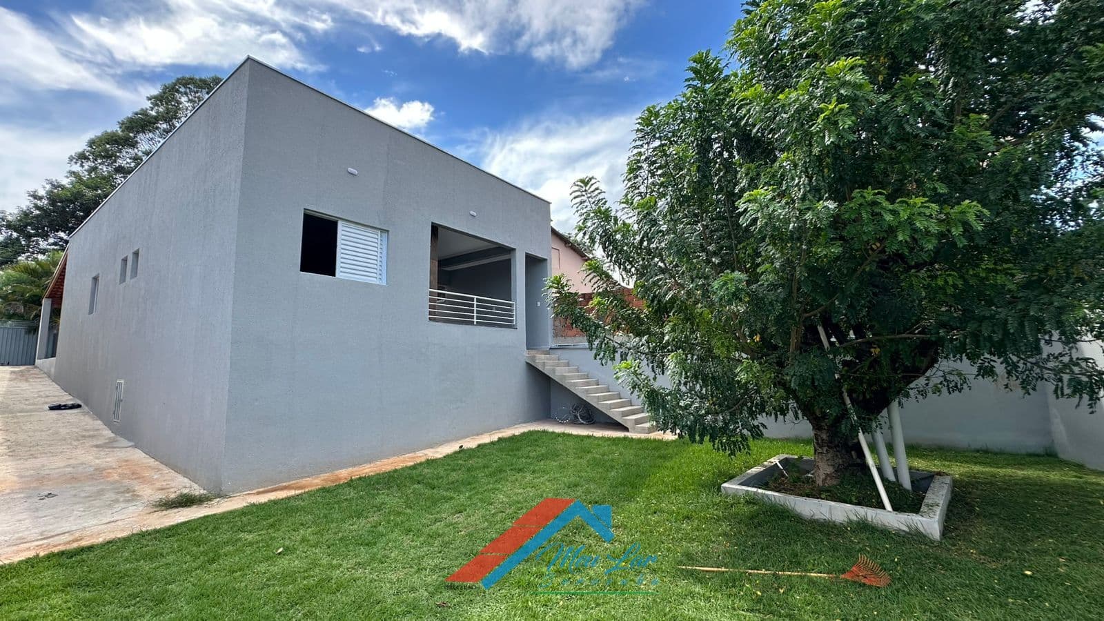 Linda casa térrea com amplo quintal