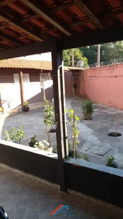Linda casa no Éden com ótimo preço