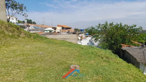 Excepional terreno amplo