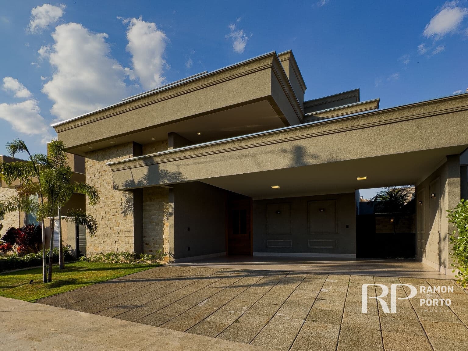Casa térrea à venda no Condomínio Residencial Damha 6 - 4 suítes | Climatizada | Piscina aquecida