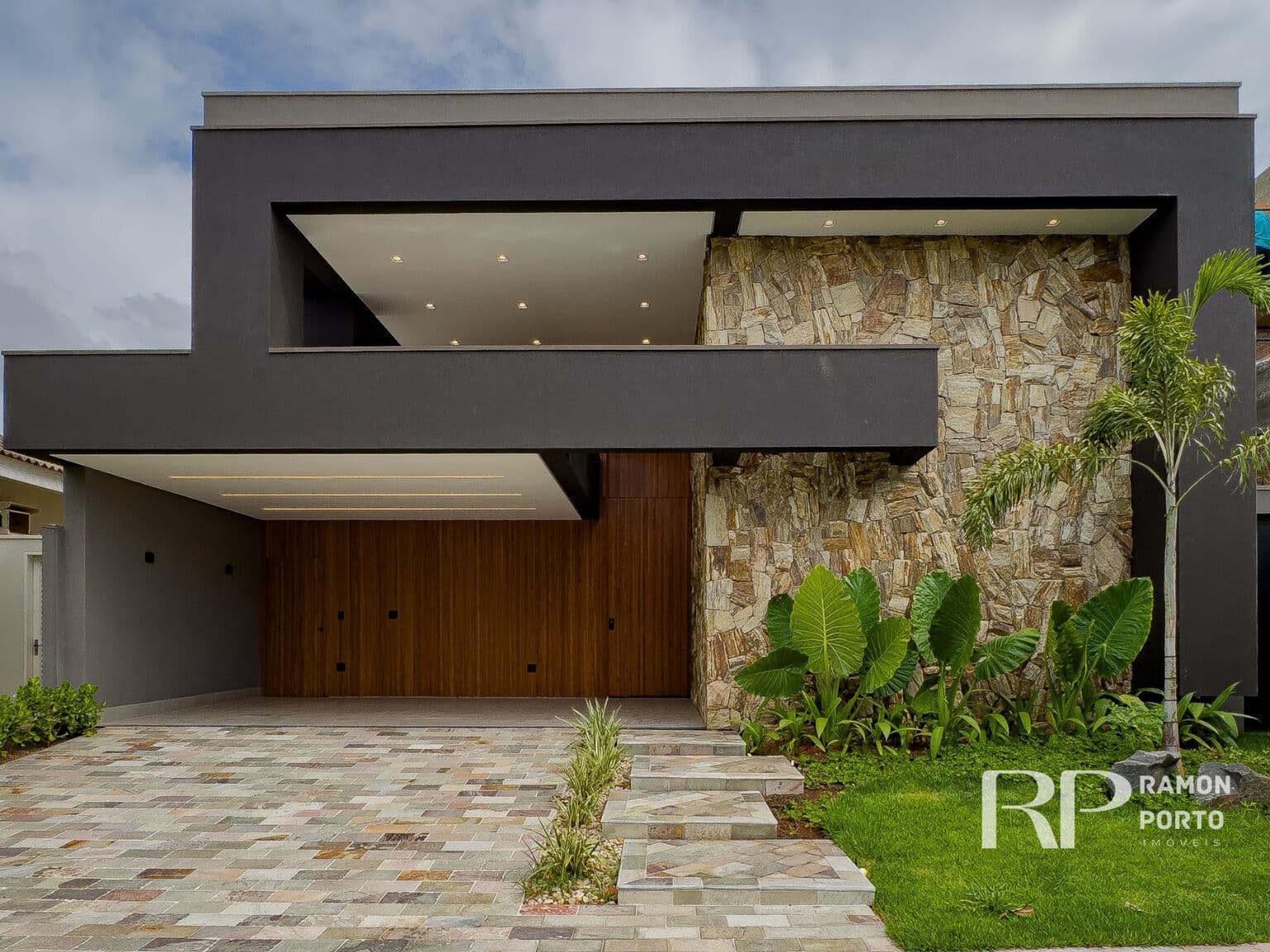 Casa térrea à venda no Condomínio Damha 3 - 4 Suítes | Energia fotovoltaica | Piscina