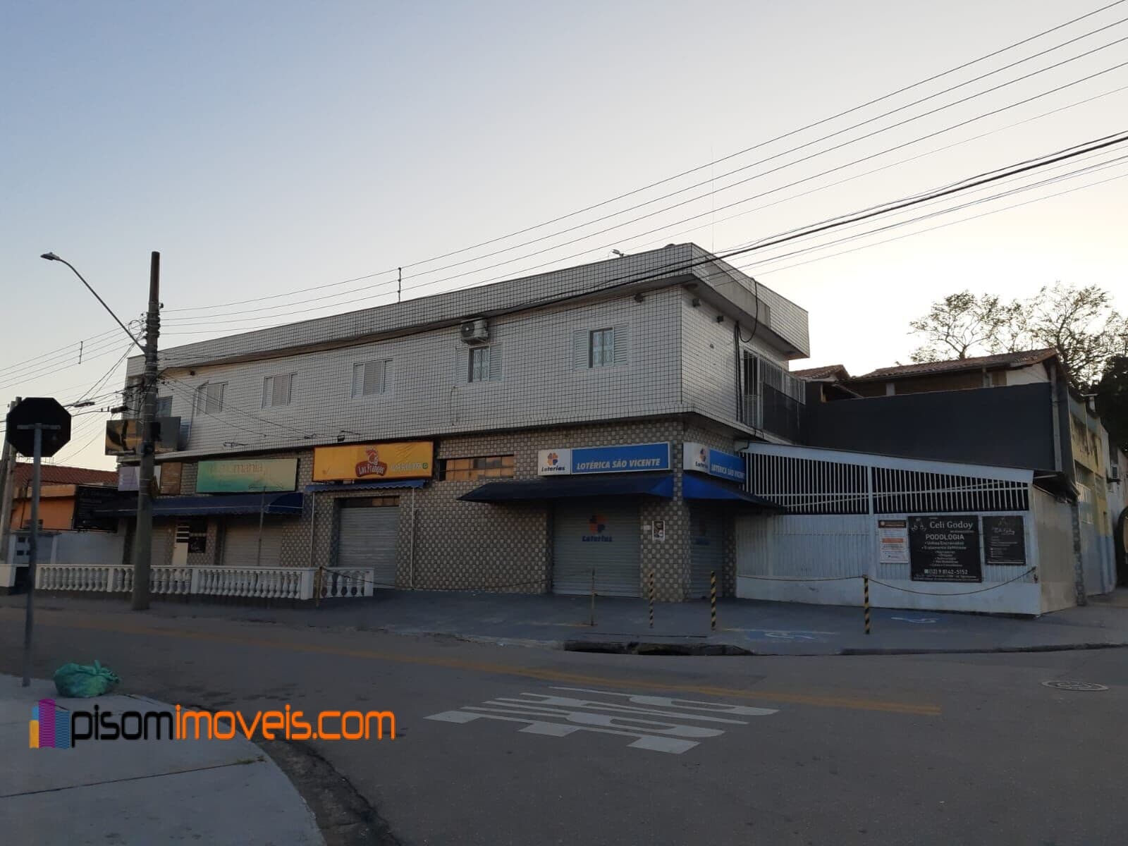 Prédio Comercial à venda com 4 pontos comerciais, salas comerciais e uma residência, Jardim São Vicente, São José dos Campos/SP