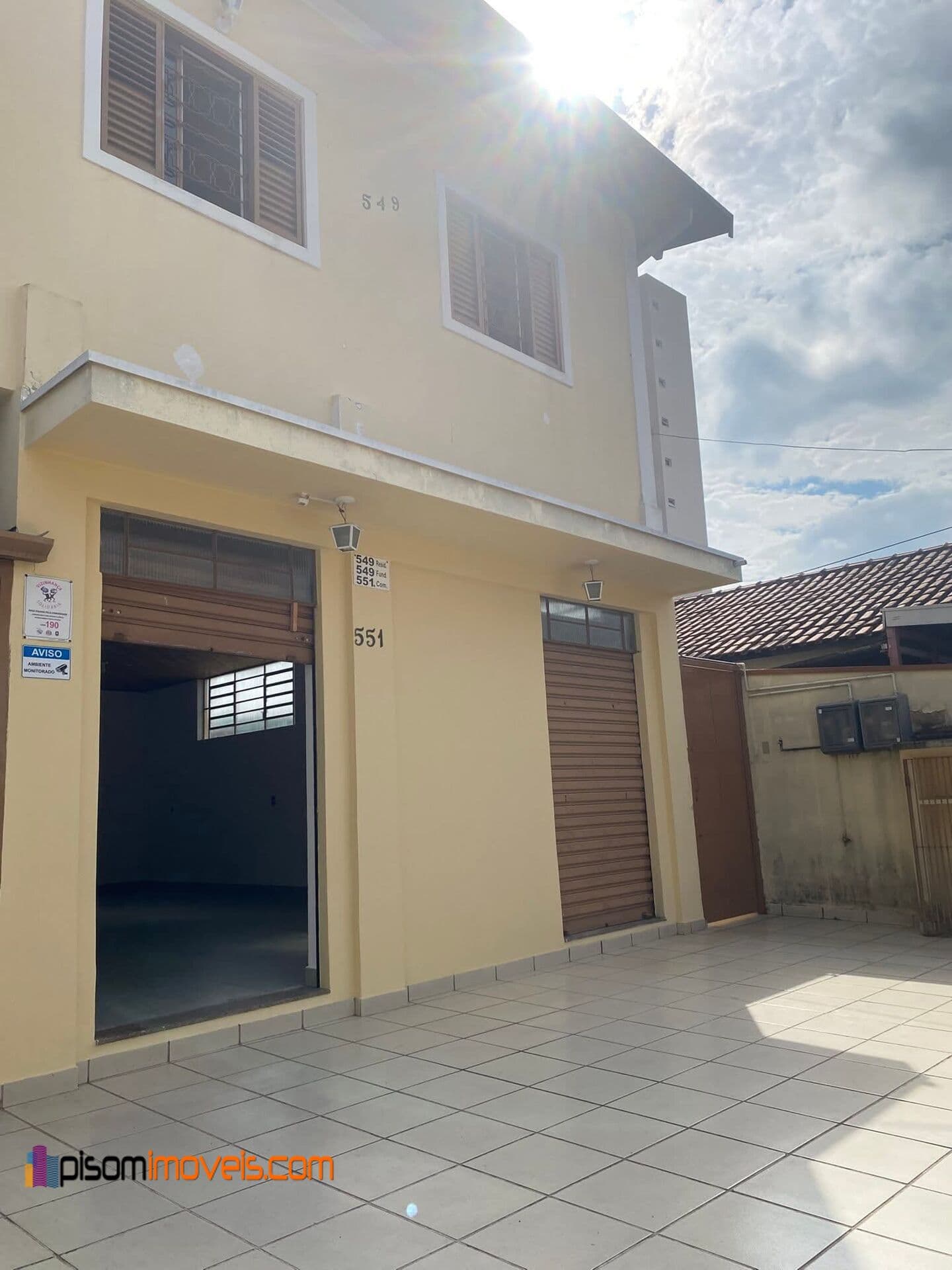 Sobrado á venda com ponto comercial e edícula, 307 m2, Vila Tatetuba, São José dos Camps/SP