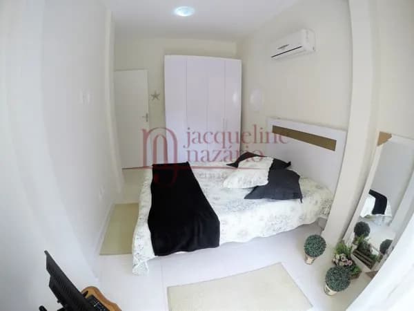 1 quarto apenas 500 metros da praia central de Balneário Camboriú