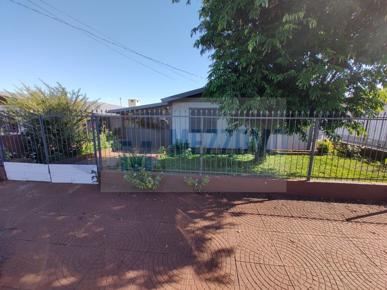 Casa com duas moradias
