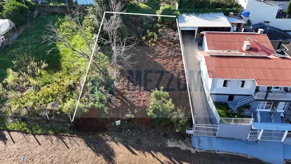 TERRENO COM EXCELENTE LOCALIZAÇÃO