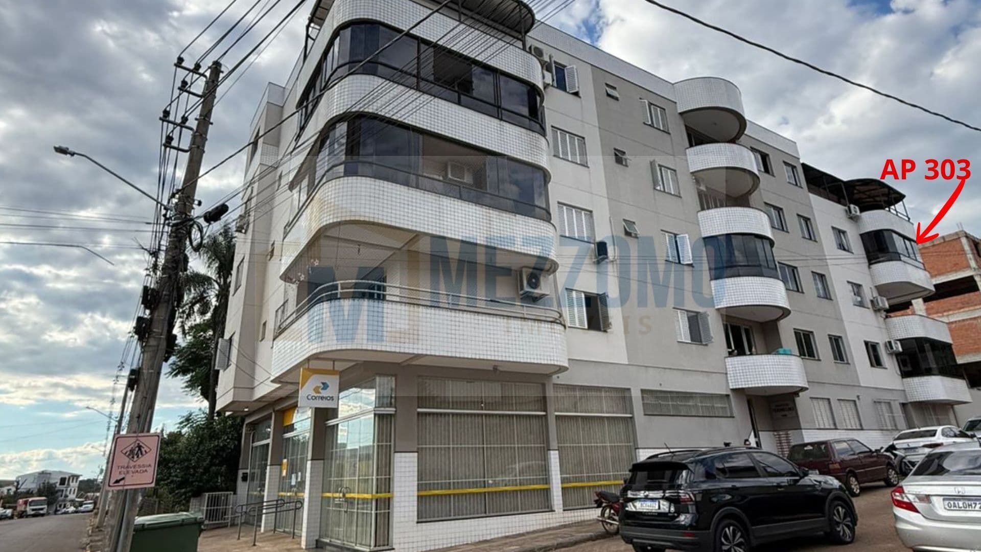 APARTAMENTO COM EXCELENTE LOCALIZAÇÃO