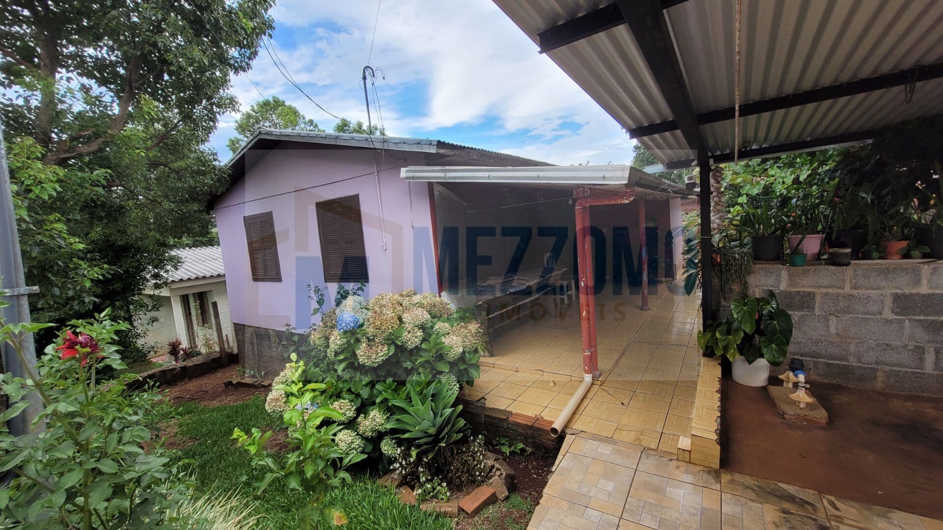 CASA MISTA 3 DORMITÓRIOS