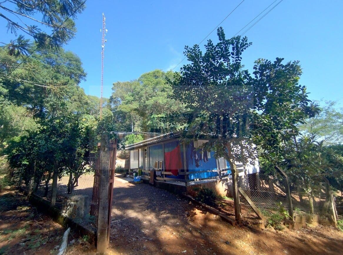 LOTE COM 3 CASAS