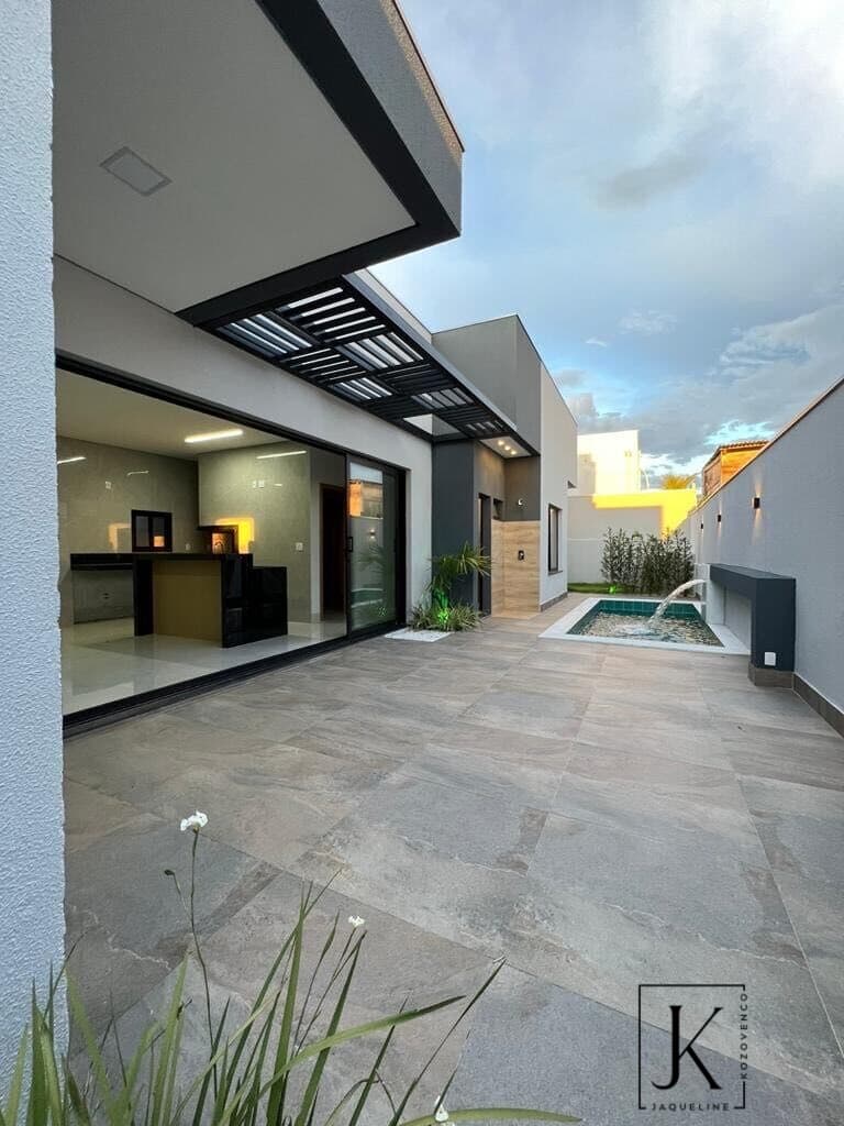 Casa térrea em Condomínio Florais da Mata