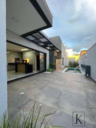 Casa térrea em Condomínio Florais da Mata