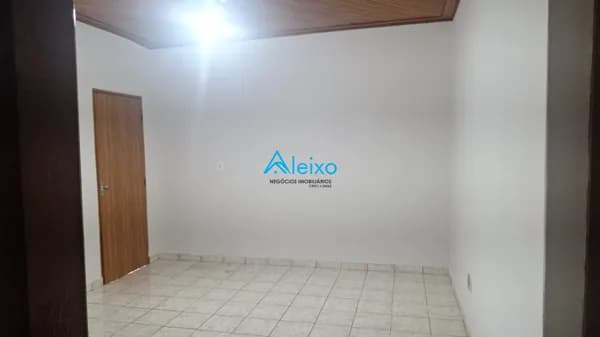 Casa em Nhandeara - Centro