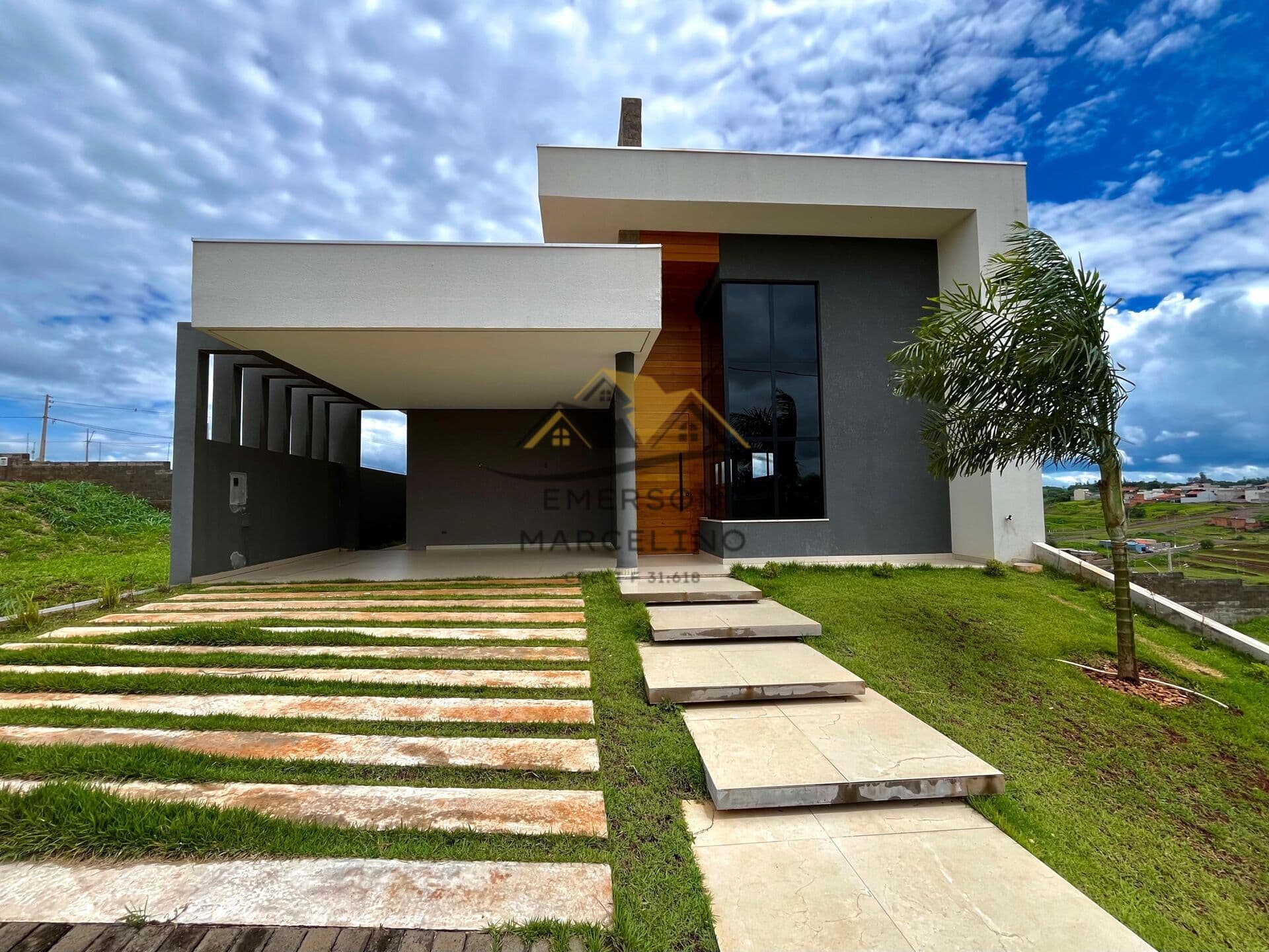 VENDO - Casa Alto Padrão com acabamento Rústico no Parque Tauá