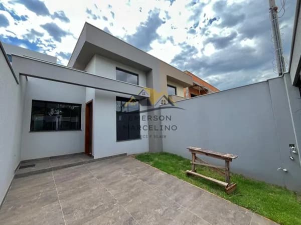 VENDO Casa Nova com 3 Dormitórios no Parque Tauá