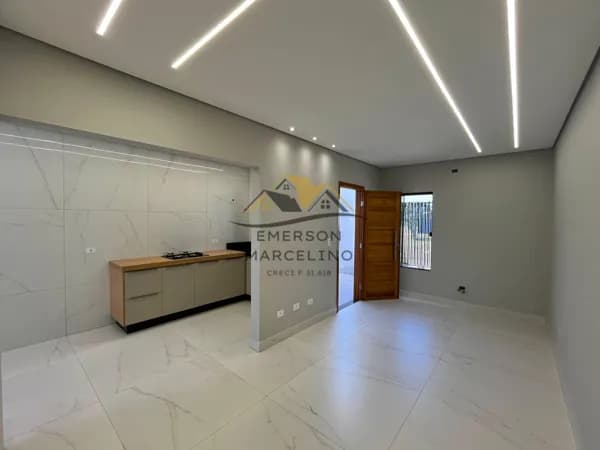 VENDO - Casa Geminada com 3 Dormitórios e Fino Acabamentos
