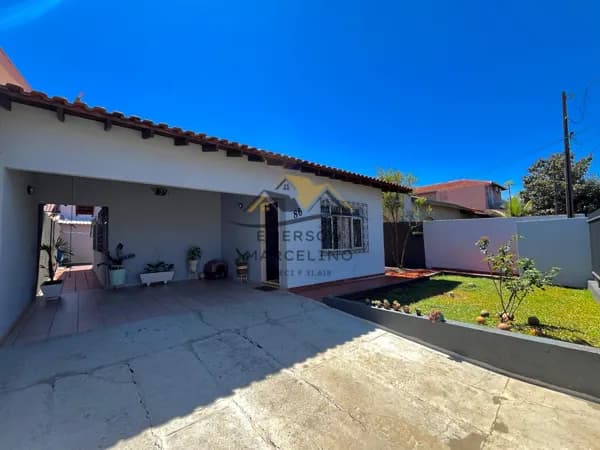 VENDO Casa com 300m2 de Terreno na Região Leste