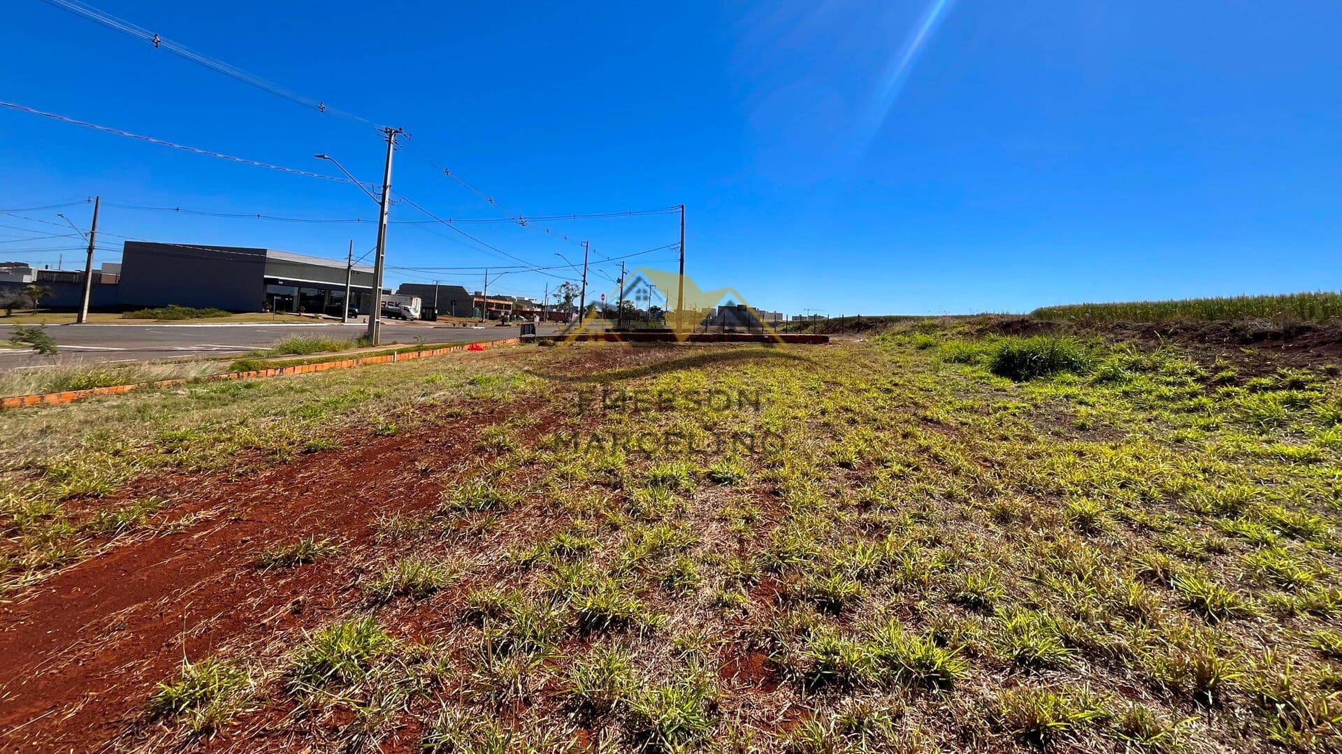 OPORTUNIDADE DE VENDA - Terreno na Esquina de 334m2 na Av. Principal do Parque Tauá