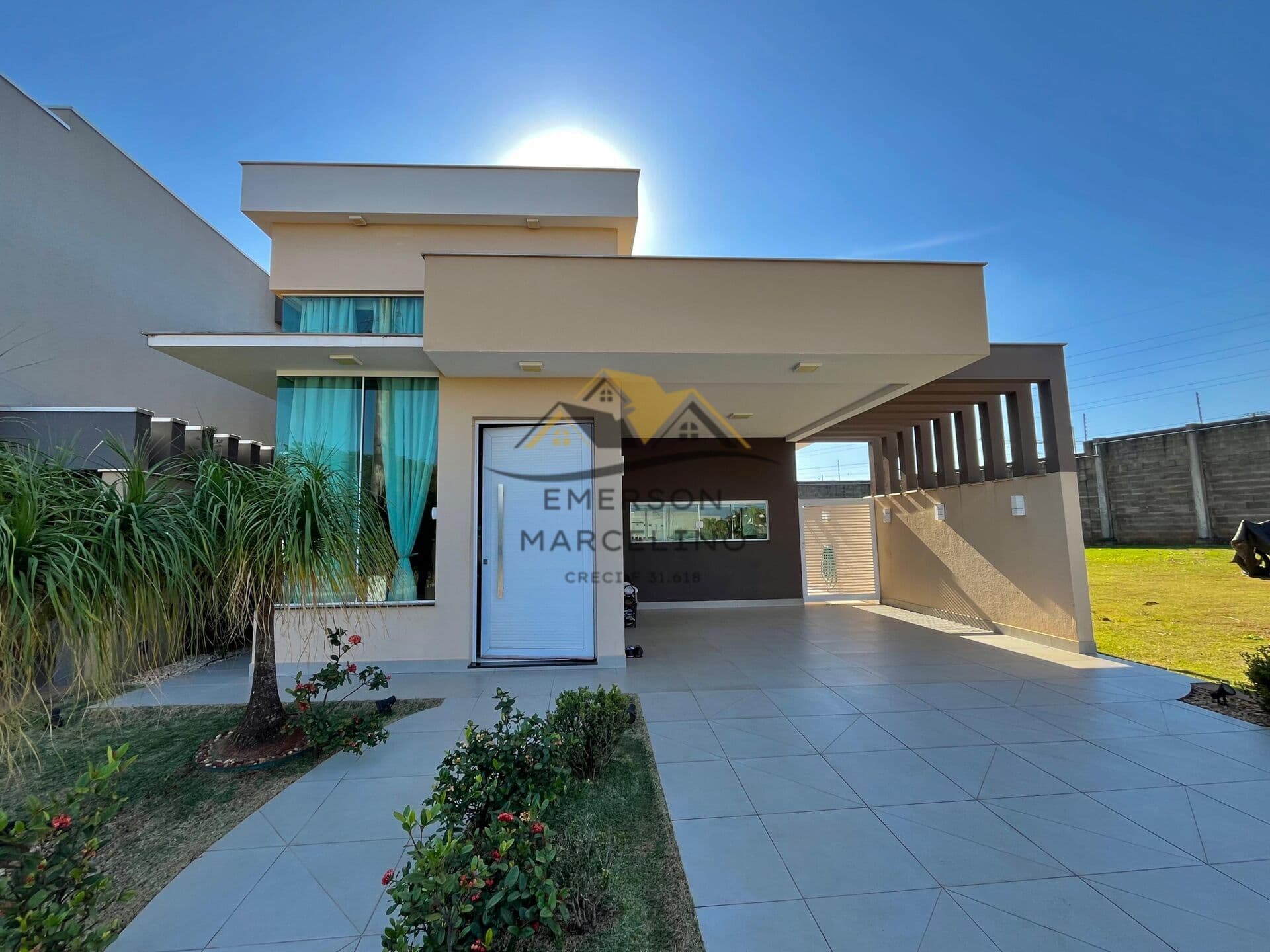 ALUGO Casa Mobiliada em Cond. Fechado na Região Leste - (Parque Tauá)