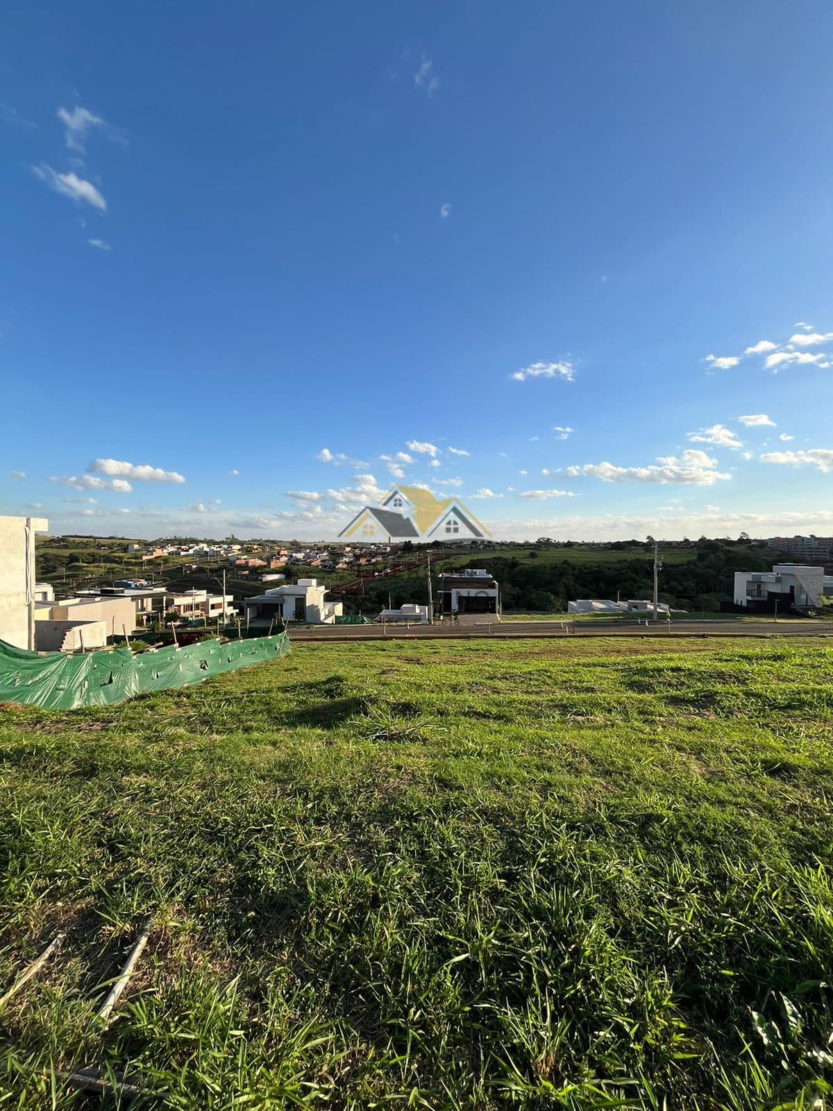 VENDO Terreno com 256m2 no Condomínio Araguarí