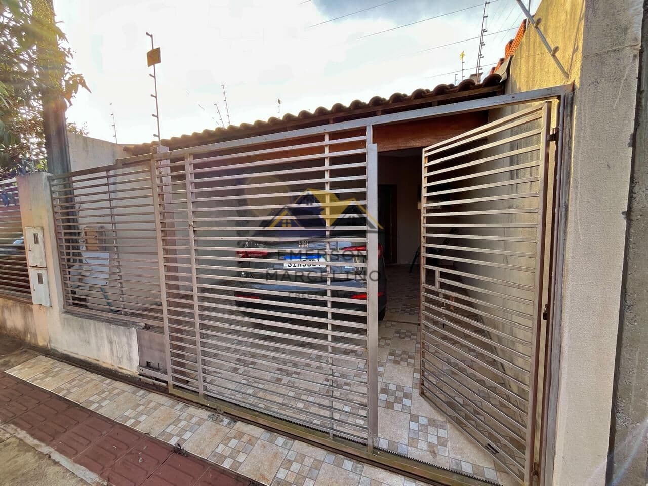 OPORTUNIDADE DE VENDA - Casa com 3 Dormitórios e Área Gourmet na Região Leste