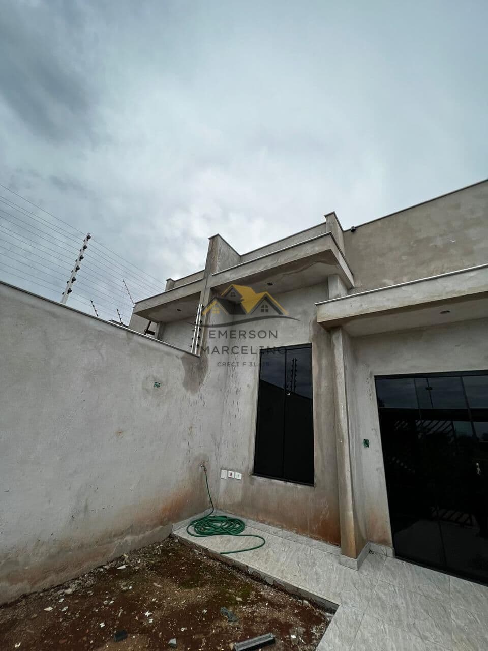 VENDO - Casa com 2 Dormitórios e fino Acabamento na Região Leste - Jardim Montecatini