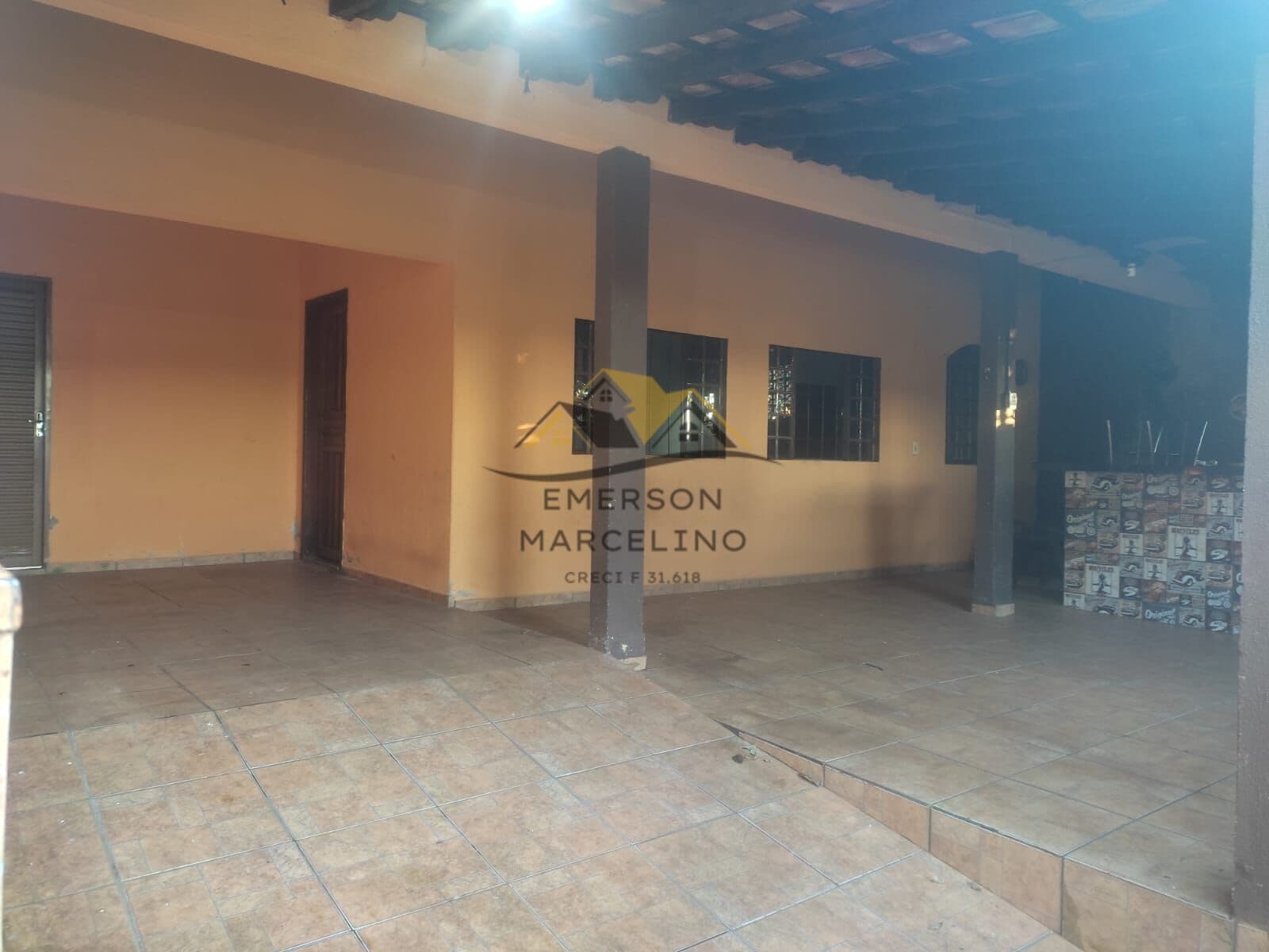 VENDO Casa em Terreno Inteiro na Região Leste
